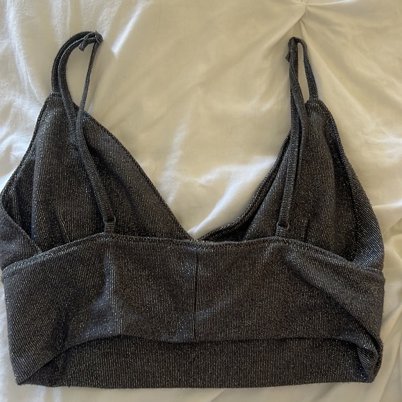 V neck silver shiny crop top - Picture 2 of 3